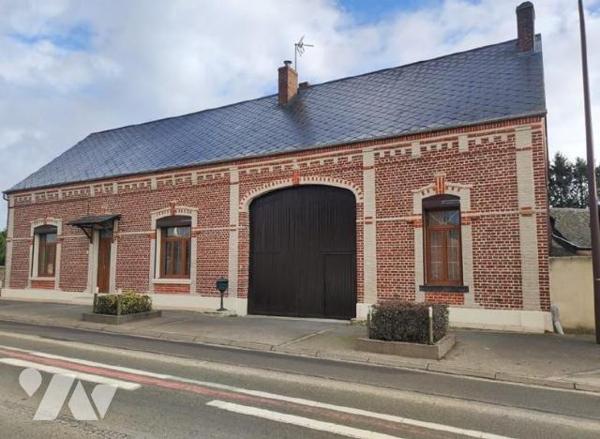 Un corps de ferme avec maison à usage d'habitation, une grange rénovée et 3 hectares de pâtures