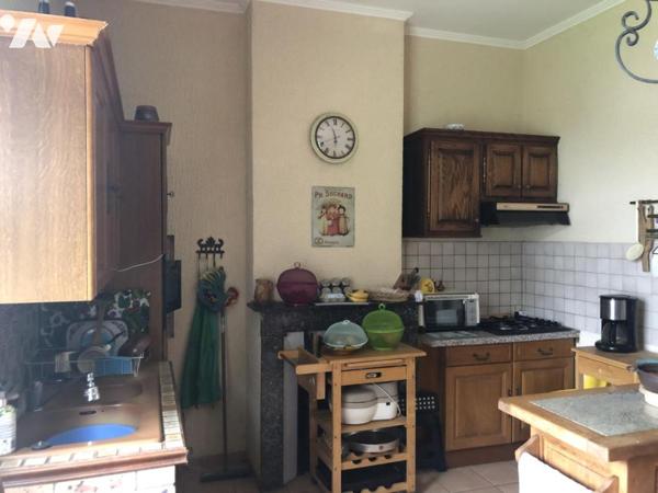 Un corps de ferme avec maison à usage d'habitation, une grange rénovée et 3 hectares de pâtures