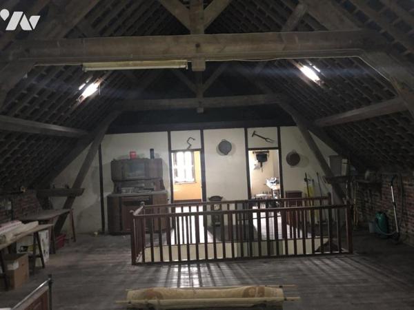 Un corps de ferme avec maison à usage d'habitation, une grange rénovée et 3 hectares de pâtures