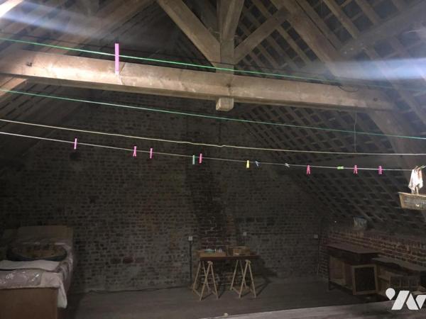 Un corps de ferme avec maison à usage d'habitation, une grange rénovée et 3 hectares de pâtures