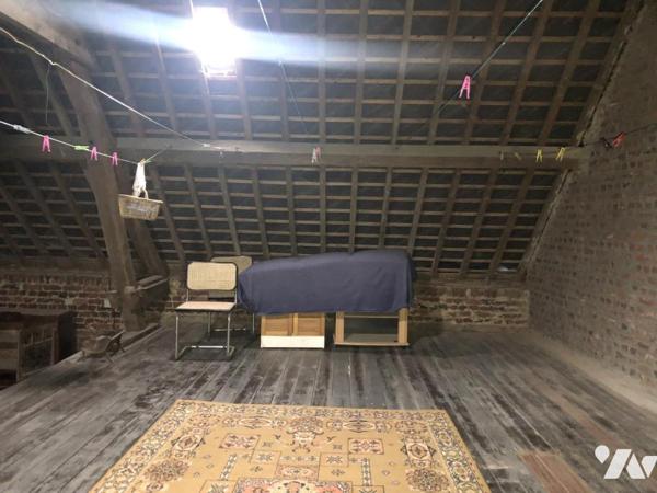 Un corps de ferme avec maison à usage d'habitation, une grange rénovée et 3 hectares de pâtures