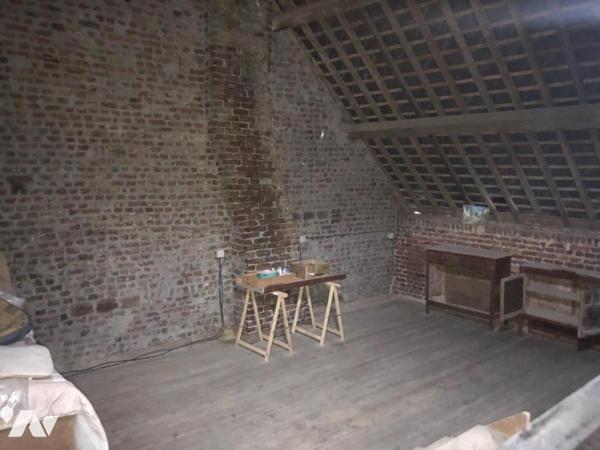 Un corps de ferme avec maison à usage d'habitation, une grange rénovée et 3 hectares de pâtures