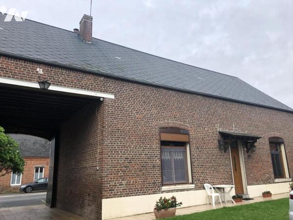 Un corps de ferme avec maison à usage d'habitation, une grange rénovée et 3 hectares de pâtures