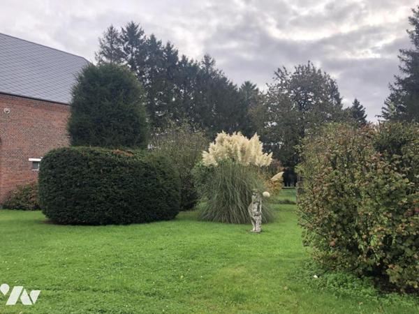 Un corps de ferme avec maison à usage d'habitation, une grange rénovée et 3 hectares de pâtures