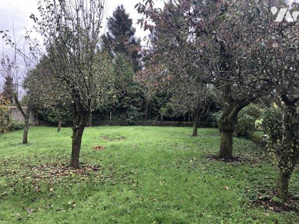 Un corps de ferme avec maison à usage d'habitation, une grange rénovée et 3 hectares de pâtures