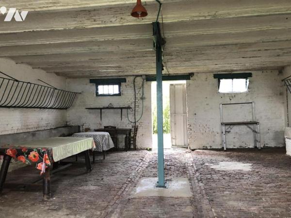 Un corps de ferme avec maison à usage d'habitation, une grange rénovée et 3 hectares de pâtures