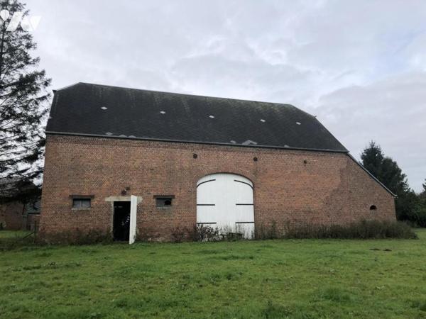 Un corps de ferme avec maison à usage d'habitation, une grange rénovée et 3 hectares de pâtures