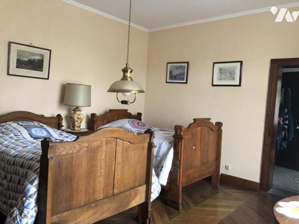 Un corps de ferme avec maison à usage d'habitation, une grange rénovée et 3 hectares de pâtures