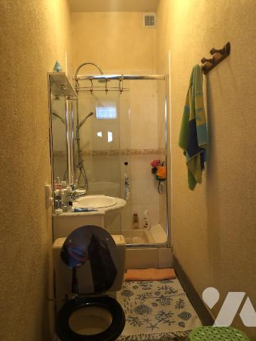 Un corps de ferme avec maison à usage d'habitation, une grange rénovée et 3 hectares de pâtures