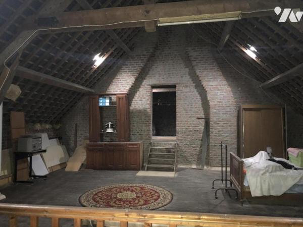 Un corps de ferme avec maison à usage d'habitation, une grange rénovée et 3 hectares de pâtures