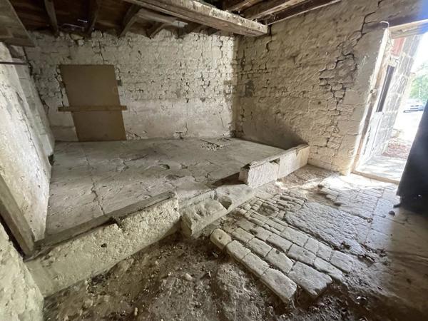 Maison en pierre à rénover entièrement