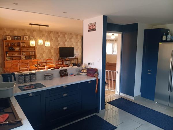 Vente ferme L Isle Jourdain (86150), 131.00m² avec 4 pièce(s) dont 2 chambre(s) sur 567892.00m² de terrain. La Bruyere Immobilier