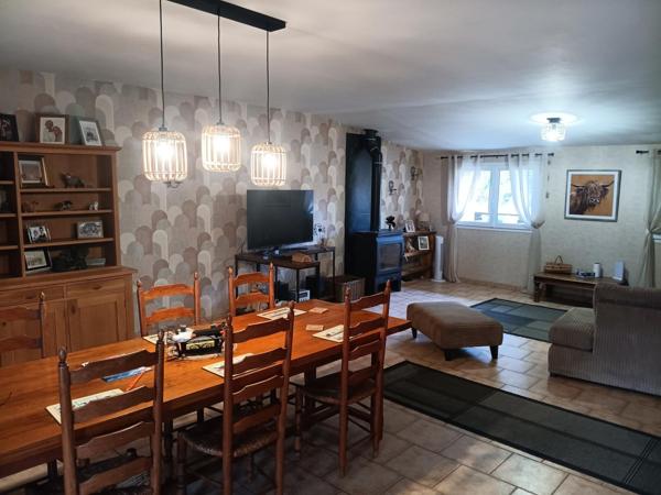 Vente ferme L Isle Jourdain (86150), 131.00m² avec 4 pièce(s) dont 2 chambre(s) sur 567892.00m² de terrain. La Bruyere Immobilier