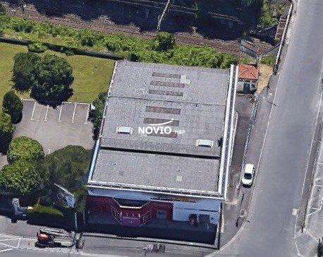 Local commercial de 1 215 m²