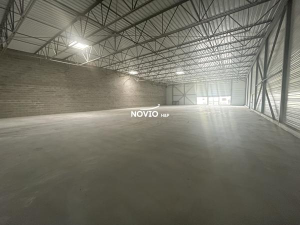 Locaux commerciaux de 766 m² avec surface de vente extérieure