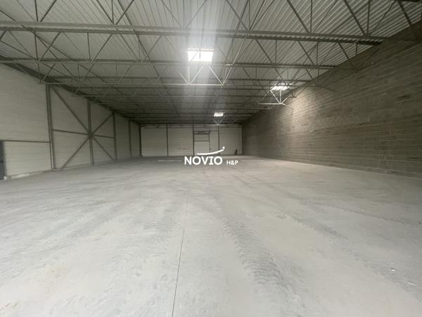 Locaux commerciaux de 766 m² avec surface de vente extérieure