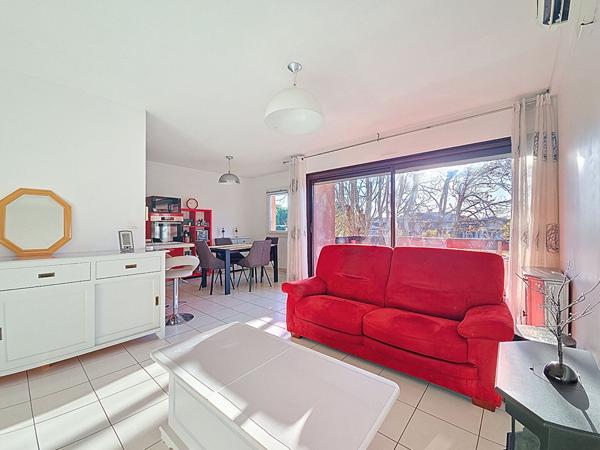 CASTANET-TOLOSAN - Appartement T3 rénové - Dernier étage - Terrasse plein sud