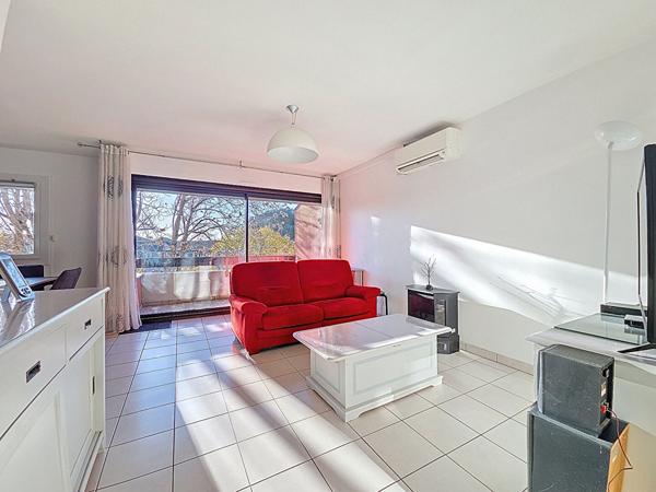 CASTANET-TOLOSAN - Appartement T3 rénové - Dernier étage - Terrasse plein sud