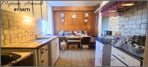 Maison d'habitation, grange, dépendances et atelier de 420 m², puits, cave