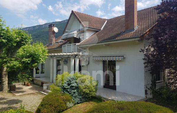 Magnifique Propriété des Années 30 à Brison-Saint-Innocent