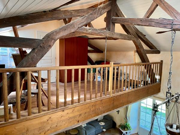 À découvrir! Ferme Charentaise avec piscine, gîtes autonomes et un cadre idyllique