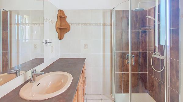 Maison de plain-pied 120 m² avec grand terrain arboré – 5 min de Fumel, aucun travaux