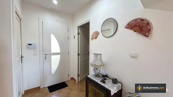 Vente                                                      Villa
                        
                     4 pièces                      126 m2                     à Cagnes-sur-Mer