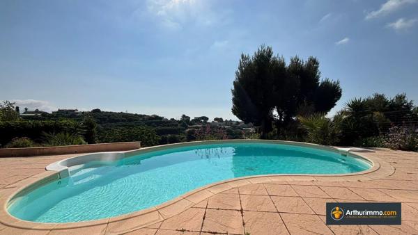 Vente                                                      Villa
                        
                     4 pièces                      126 m2                     à Cagnes-sur-Mer