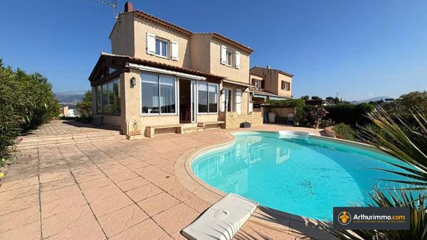 Vente                                                      Villa
                        
                     4 pièces                      126 m2                     à Cagnes-sur-Mer
