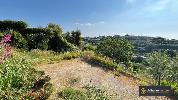 Vente                                                      Villa
                        
                     4 pièces                      126 m2                     à Cagnes-sur-Mer
