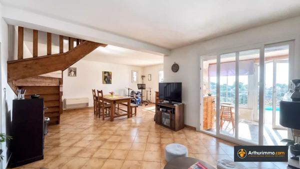 Vente                                                      Villa
                        
                     4 pièces                      126 m2                     à Cagnes-sur-Mer