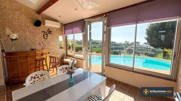 Vente                                                      Villa
                        
                     4 pièces                      126 m2                     à Cagnes-sur-Mer
