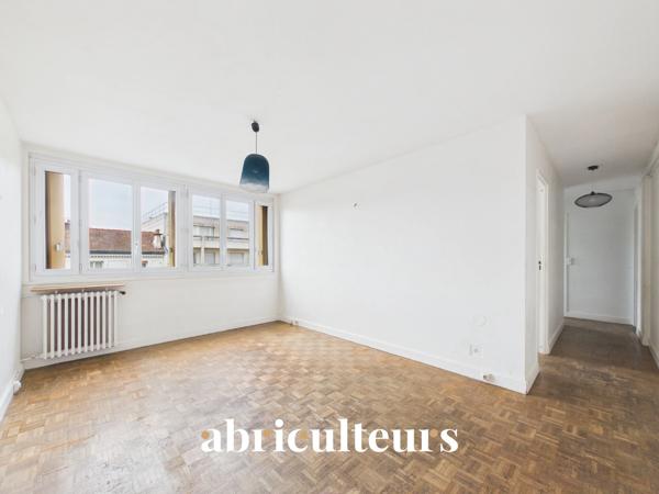 Excellent potentiel pour ce 3 pièces plein sud en vente à Montreuil (93100)