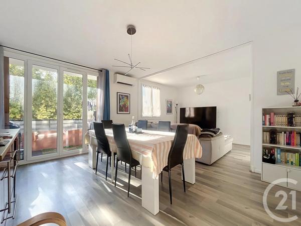 Appartement T4 à vendre  4 pièces - 84 m 2   ST RAPHAEL  - 83