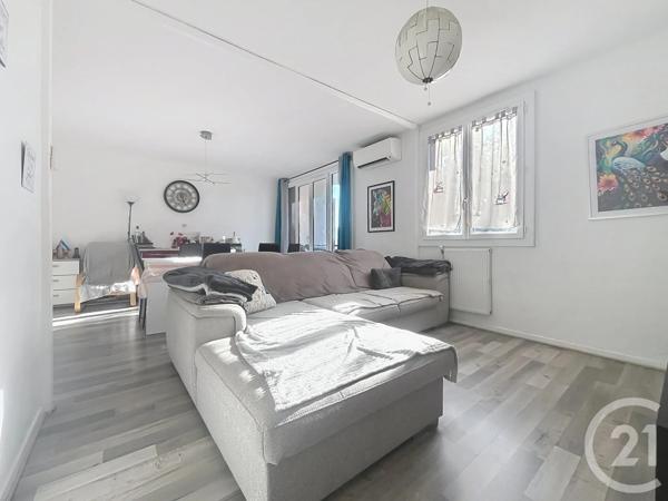 Appartement T4 à vendre  4 pièces - 84 m 2   ST RAPHAEL  - 83