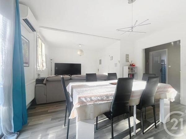 Appartement T4 à vendre  4 pièces - 84 m 2   ST RAPHAEL  - 83