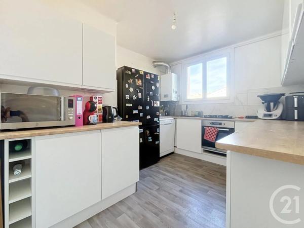 Appartement T4 à vendre  4 pièces - 84 m 2   ST RAPHAEL  - 83