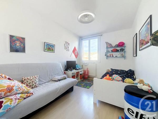 Appartement T4 à vendre  4 pièces - 84 m 2   ST RAPHAEL  - 83