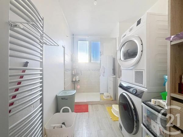 Appartement T4 à vendre  4 pièces - 84 m 2   ST RAPHAEL  - 83