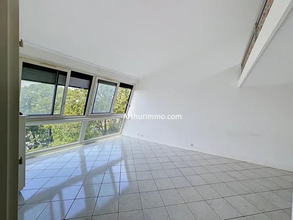 Vente                                                      Appartement
                        
                     2 pièces                      64 m2                     à Créteil