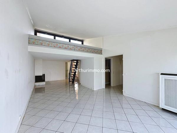 Vente                                                      Appartement
                        
                     2 pièces                      64 m2                     à Créteil