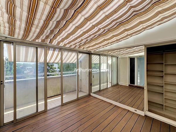 Vente                                                      Appartement
                        
                     2 pièces                      64 m2                     à Créteil