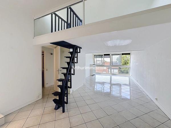 Vente                                                      Appartement
                        
                     2 pièces                      64 m2                     à Créteil