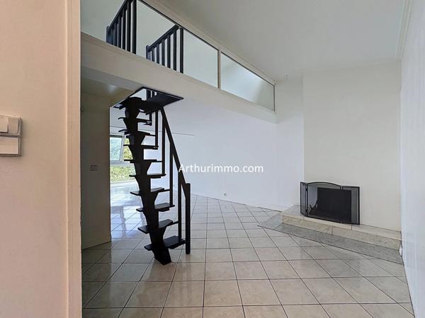 Vente                                                      Appartement
                        
                     2 pièces                      64 m2                     à Créteil