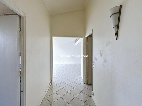 Vente                                                      Appartement
                        
                     2 pièces                      64 m2                     à Créteil