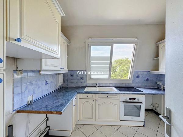 Vente                                                      Appartement
                        
                     2 pièces                      64 m2                     à Créteil