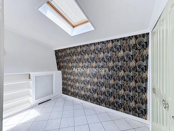 Vente                                                      Appartement
                        
                     2 pièces                      64 m2                     à Créteil