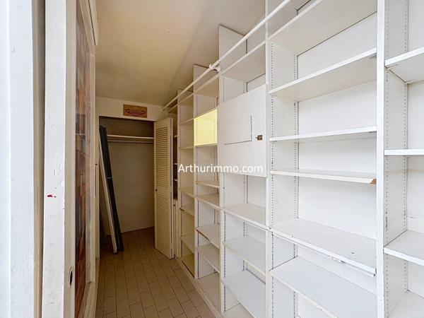 Vente                                                      Appartement
                        
                     2 pièces                      64 m2                     à Créteil