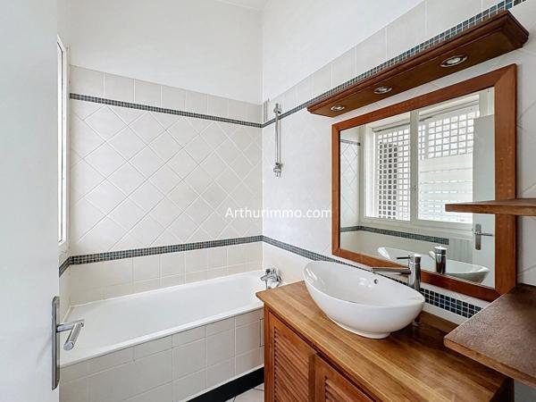 Vente                                                      Appartement
                        
                     2 pièces                      64 m2                     à Créteil