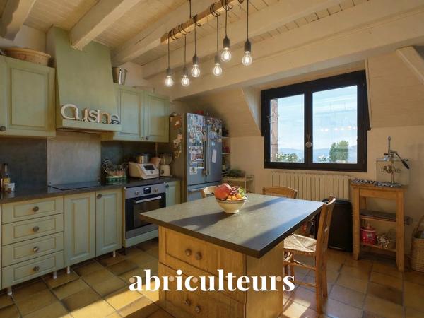 Propriété de caractère rénové et dans un environnement verdoyant en vente à Charvonnex Annecy (74370)